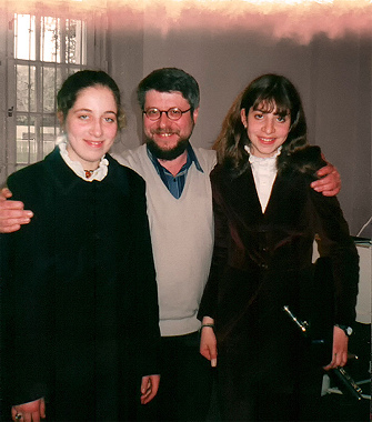 С дочерьми Аней и Зоей, конец 90-х гг.; Из семейного архива