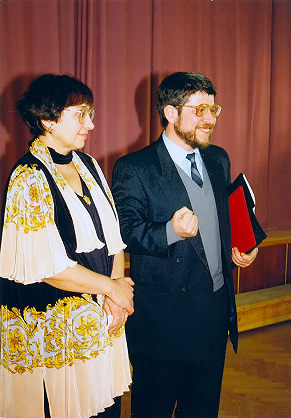 В школе, с учителем музыки Т.Рокитянской, конец 90-х годов; Из семейного архива