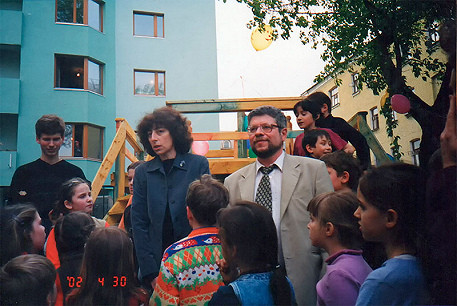 На школьном празднике, 2002 г.; Из семейного архива