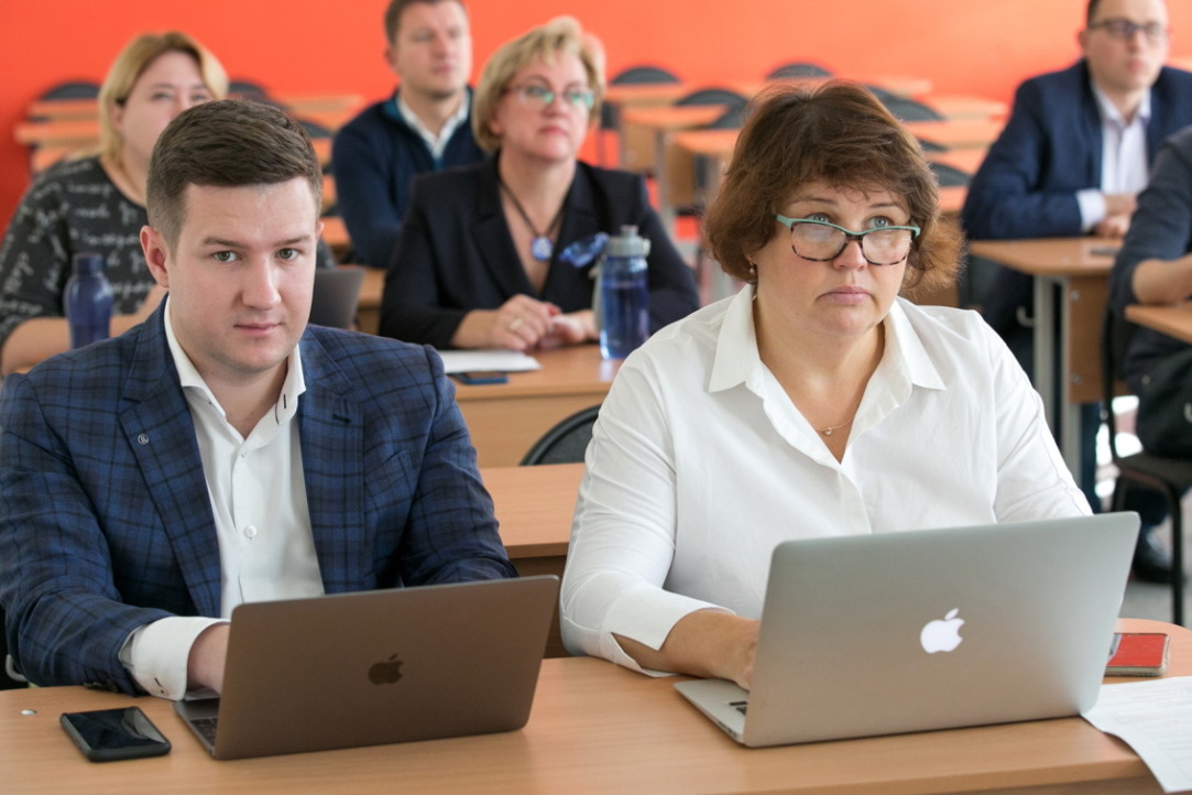 Команда ЛИвО представила исследование адаптации школ к шоковым инновациям на IX научной конференции «Соседи по науке» в Перми