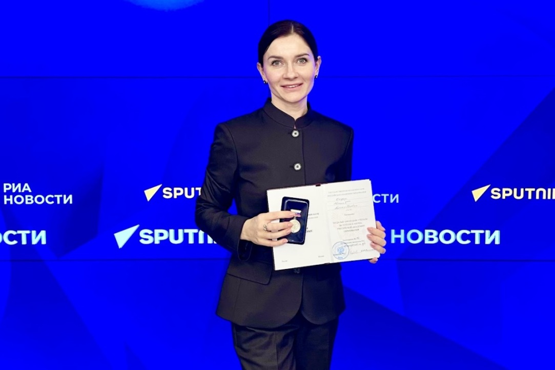 Половина преподавателей ходят на обучение, которое им почти ничего не дает: Евгения Опфер награждена медалью РАО за исследование о качестве профессионального развития преподавателей